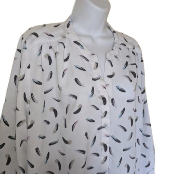 White Long Sleeve Feather Print Rayon Blouse Size 3X - Picture 2 of 5